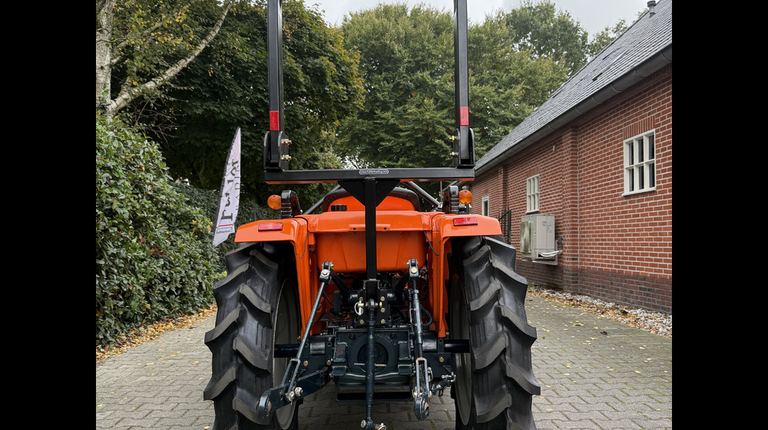Kubota B1-17 mit Frontlader ab 125 € pro Monat.